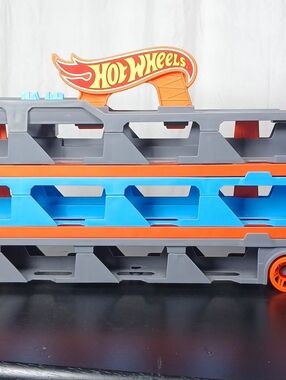 Hot Wheels Speedway Truck Hauler GVG37 Mattel 2020 Plastic Multiple Car Capacity